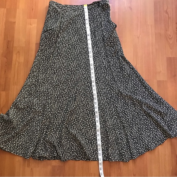 LIZ CLAIBORNE | Vintage 80’s Black MIDI Skirt w/ Cream Floral Spots - Picture 11 of 14